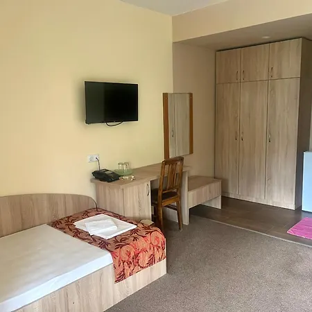 Maria Garden Hotel 3*
