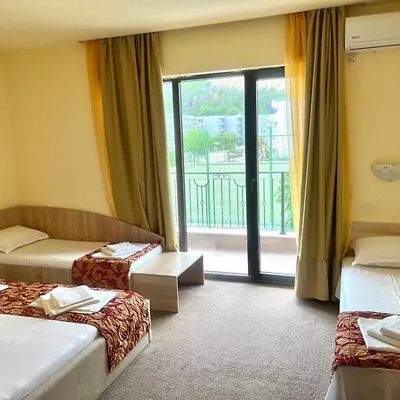 Maria Garden Hotel 3*